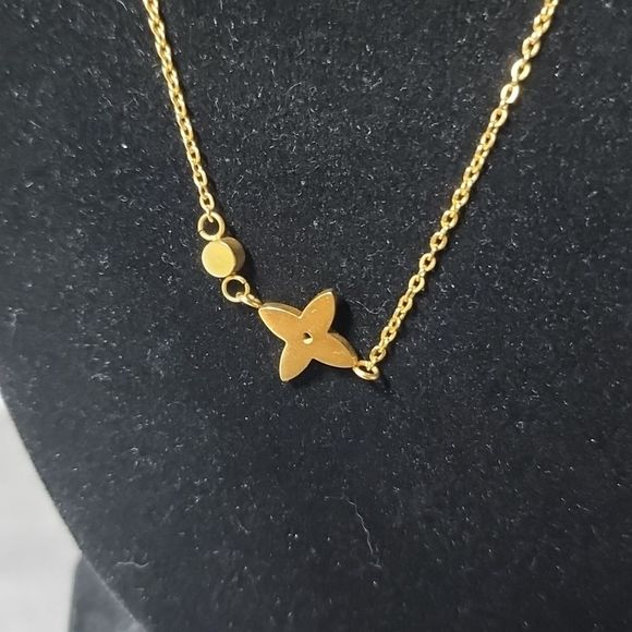 Louis Vuitton Star necklace ✨️ - Picture 3 of 9